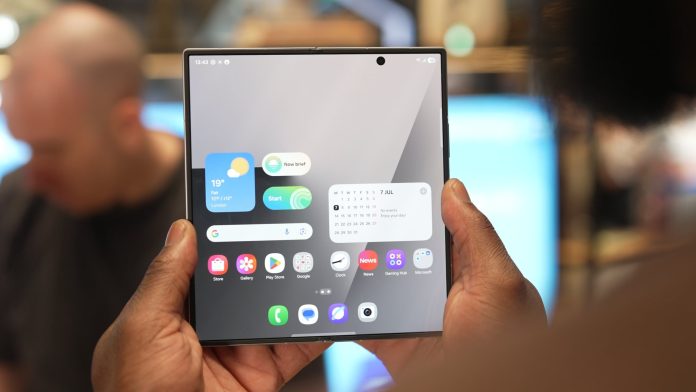 Samsung: Νέα στρατηγική για τα αναδιπλούμενα τηλέφωνα Samsung: Νέα στρατηγική για τα αναδιπλούμενα τηλέφωνα