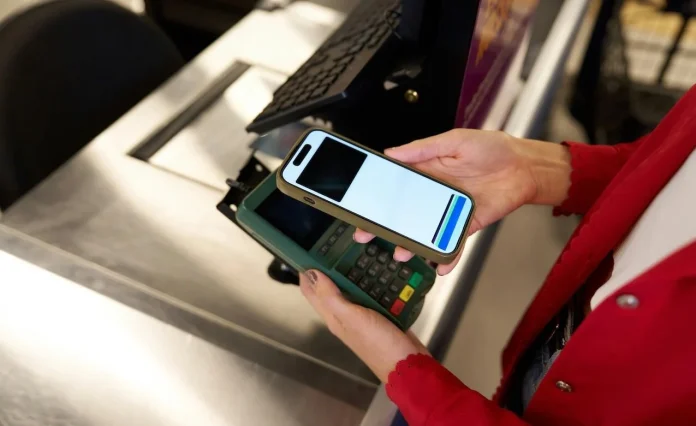 Κενό Ασφαλείας σε iPhone: Ανέπαφες Συναλλαγές Χωρίς Έγκριση