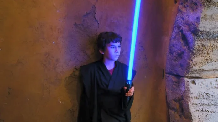 Φτιάξε το δικό σου φωτόσπαθο: Οδηγός με ήχο και φώτα