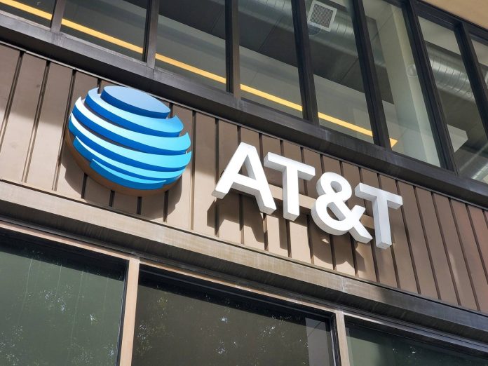 AT&T μηνύει Καλιφόρνια για το χάλκινο τηλεφωνικό δίκτυο $1 δισ. AT&T μηνύει Καλιφόρνια για το χάλκινο τηλεφωνικό δίκτυο $1 δισ.