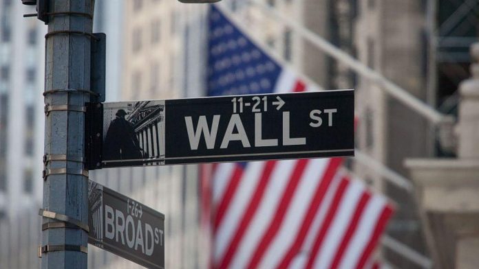 Wall Street: Βουτιά μετά τις αυξήσεις επιτοκίων της Fed Wall Street: Βουτιά μετά τις αυξήσεις επιτοκίων της Fed