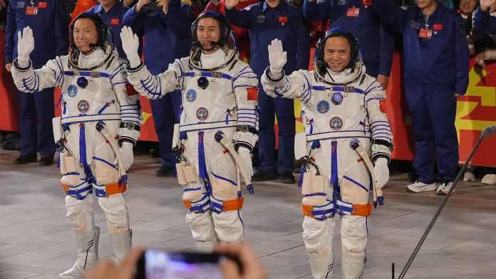 Shenzhou-21: Τρεις Κινέζοι αστροναύτες επιστρέφουν στη Γη Shenzhou-21: Τρεις Κινέζοι αστροναύτες επιστρέφουν στη Γη