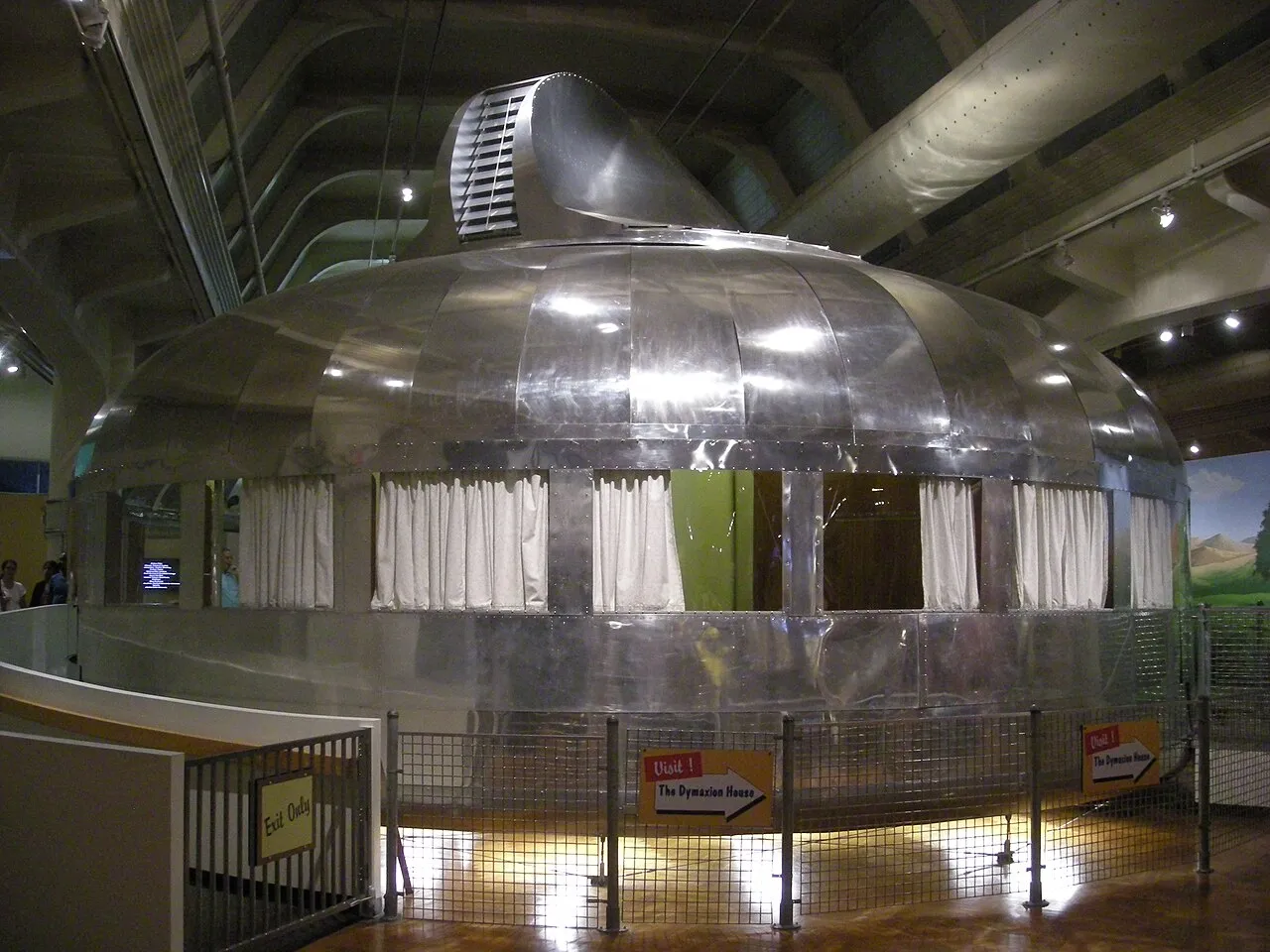 Εξωτερική πλευρά του Dymaxion House με θόλο.