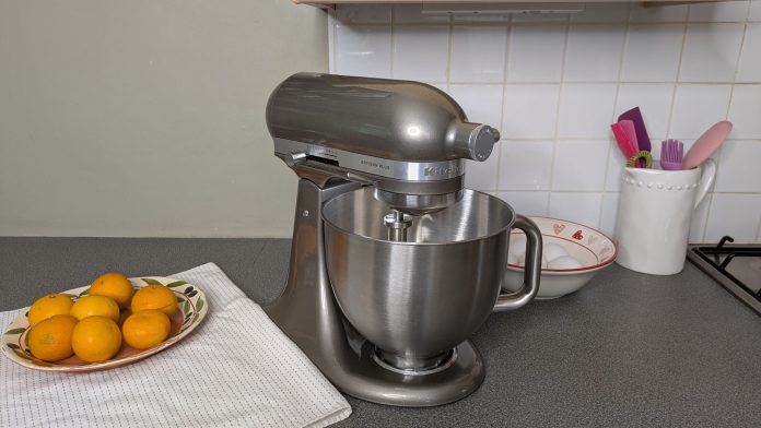 Γιατί ο αναδευτήρας βάσης KitchenAid κέρδισε την απόλυτη βαθμολογία Γιατί ο αναδευτήρας βάσης KitchenAid κέρδισε την απόλυτη βαθμολογία