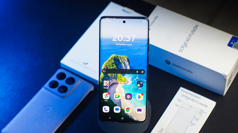 Smartphone Motorola Edge 60 Fusion με κυρτή οθόνη