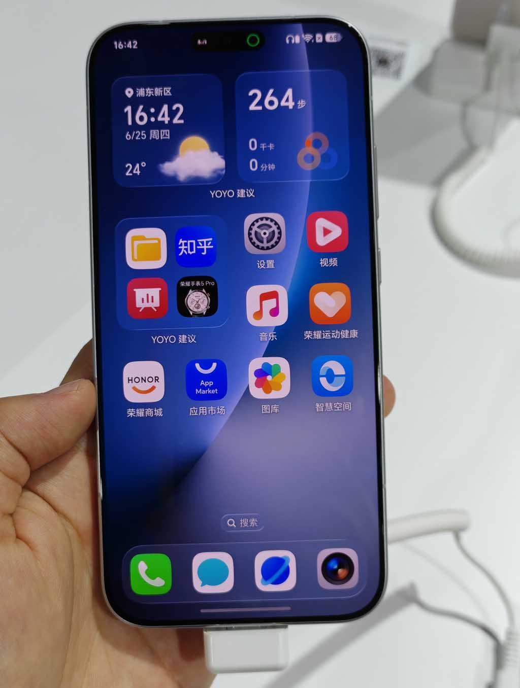 Honor MagicOS 11 Liquid Glass UI design για αρχική οθόνη