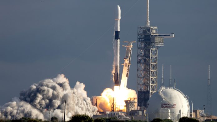 Falcon 9 του SpaceX: Μελέτη της αόρατης ρύπανσης για πρώτη φορά Falcon 9 του SpaceX: Μελέτη της αόρατης ρύπανσης για πρώτη φορά