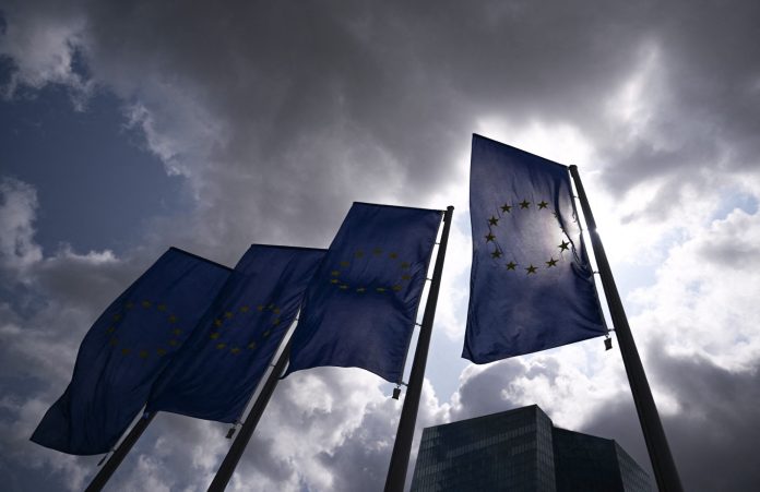 Τεχνητή Νοημοσύνη: Ευρώπη και ο Κίνδυνος Περιθωριοποίησης έως το 2031 Τεχνητή Νοημοσύνη: Ευρώπη και ο Κίνδυνος Περιθωριοποίησης έως το 2031