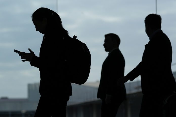 Απάτη με AI φωνές: Πώς οι δράστες κλέβουν χρήματα από συγγενείς Απάτη με AI φωνές: Πώς οι δράστες κλέβουν χρήματα από συγγενείς