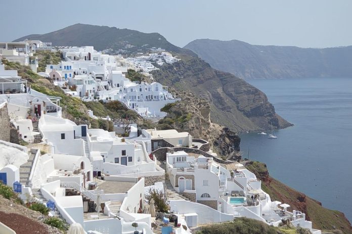 Σαντορίνη: Αποχή εργαζομένων στα τουριστικά λεωφορεία Δευτέρα Σαντορίνη: Αποχή εργαζομένων στα τουριστικά λεωφορεία Δευτέρα