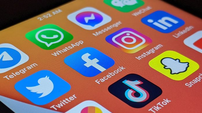 Σουηδία: Απαγόρευση social media για ανηλίκους κάτω των 15