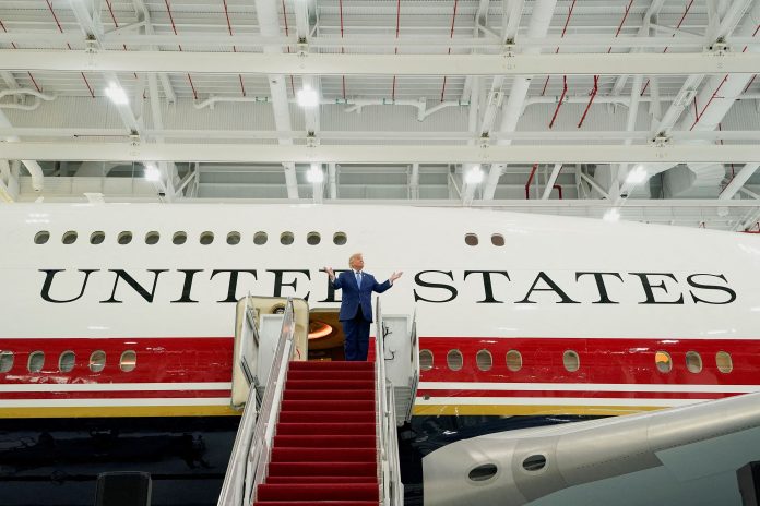 Τραμπ: Αποκαλύπτει το νέο Air Force One – Ο Ιπτάμενος Λευκός Οίκος Τραμπ: Αποκαλύπτει το νέο Air Force One - Ο Ιπτάμενος Λευκός Οίκος