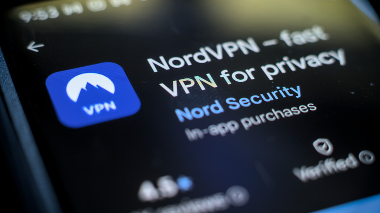 Οθόνη εγκατάστασης εφαρμογής NordVPN σε smartphone.