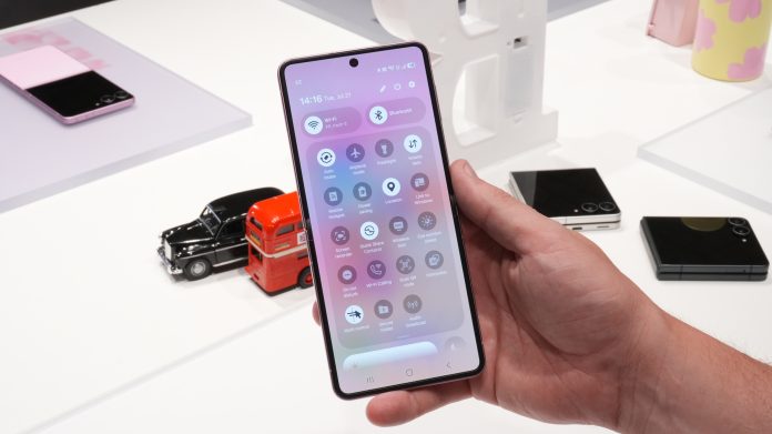 Galaxy Z Flip 8: Το τρίτο Flip με τσιπ Exynos μόνο του Galaxy Z Flip 8: Το τρίτο Flip με τσιπ Exynos μόνο του