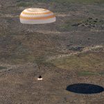 Αστροναύτης NASA επιστρέφει μετά από 3.856 τροχιές