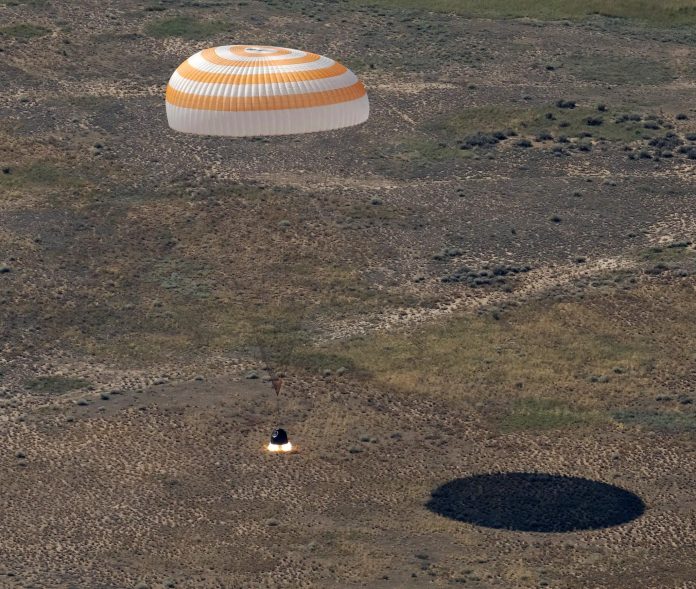 Αστροναύτης NASA επιστρέφει μετά από 3.856 τροχιές