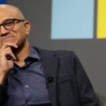 Nadella: Κίνδυνοι κόστους στα ιδιόκτητα μοντέλα AI