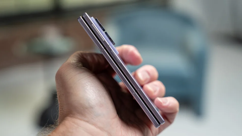 Το Galaxy Z Fold8 άλλαξε σχήμα – αξίζει τα λεφτά του στην Ελλάδα; Το Galaxy Z Fold8 άλλαξε σχήμα – αξίζει τα λεφτά του στην Ελλάδα;