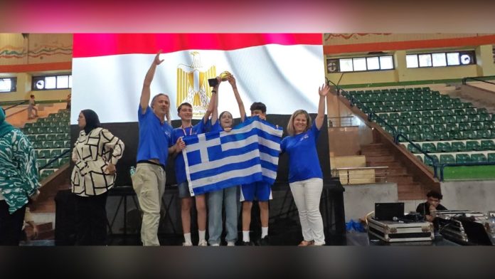 Μαθητές από τη Λάρισα κατέκτησαν το RoboRAVE διεθνώς Μαθητές από τη Λάρισα κατέκτησαν το RoboRAVE διεθνώς