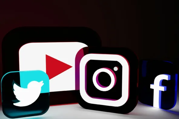 Ετικέτες AI: Πώς επηρεάζουν αρνητικά το engagement στα Social Media Ετικέτες AI: Πώς επηρεάζουν αρνητικά το engagement στα Social Media
