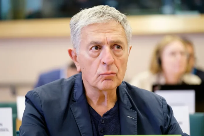 Πολιτικός ανακαλύπτει καταχρήσεις με λογισμικό Pegasus Πολιτικός ανακαλύπτει καταχρήσεις με λογισμικό Pegasus
