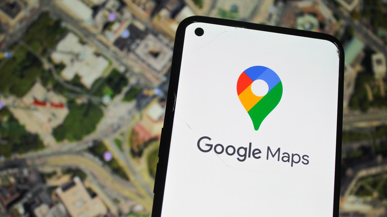 Λογότυπο των Χαρτών Google σε smartphone