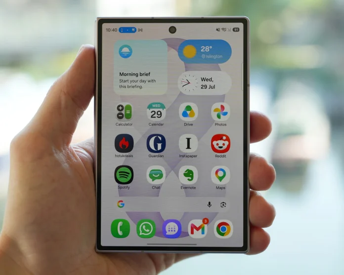 Galaxy Z Fold 8: Το πιο περίεργο foldable της Samsung αξίζει τα λεφτά του; Galaxy Z Fold 8: Το πιο περίεργο foldable της Samsung αξίζει τα λεφτά του;
