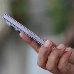 Πώς να αντιμετωπίσετε το μικρό μετακίνηση των δύο μισών του Galaxy Z Fold 8