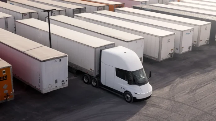 Tesla Semi: Η Einride προσθέτει 500 ηλεκτρικά φορτηγά στόλο της