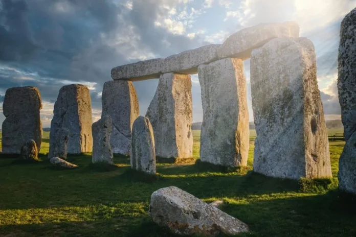 Stonehenge: Νέα διαδρομή αποκαλύπτει την προέλευση του μυστηριώδους λίθου Stonehenge: Νέα διαδρομή αποκαλύπτει την προέλευση του μυστηριώδους λίθου