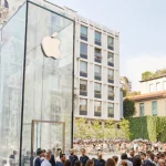 Apple billboard: Ντόρος στην Ιταλία για νήπιο με iPhone