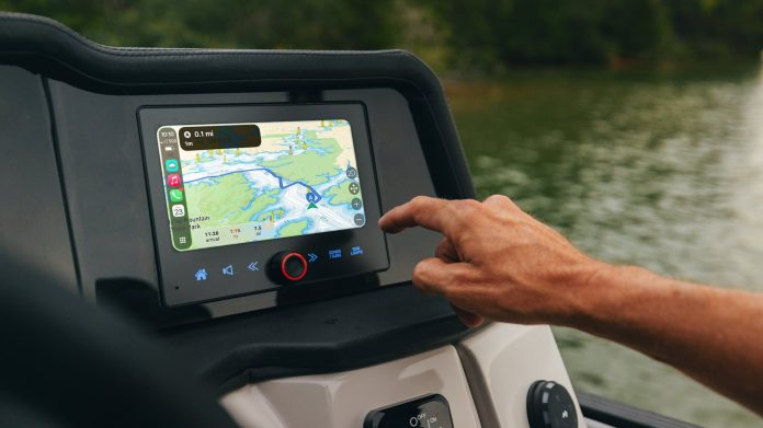 CarPlay στα Pontoon Boats: Η νέα εποχή στη ναυσιπλοΐα CarPlay στα Pontoon Boats: Η νέα εποχή στη ναυσιπλοΐα