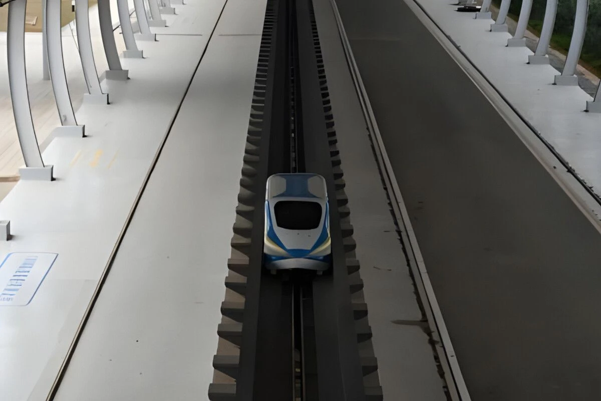 china-maglev-800-2.jpg china-maglev-800-2.jpg