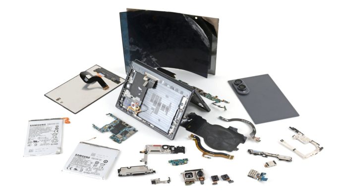 Foldable iPhone: Τα προβλήματα της Apple μέσα από το Z Fold8 teardown