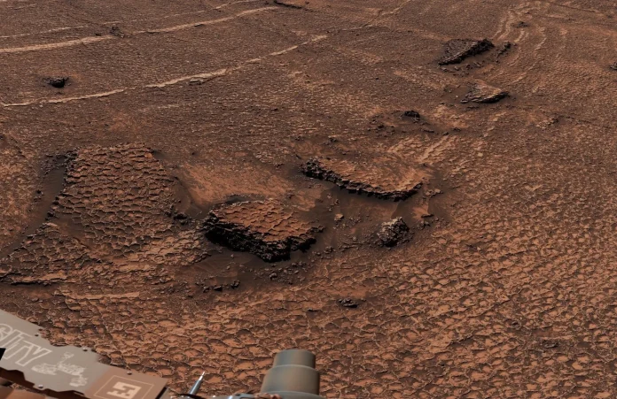 Curiosity: Νέες εικόνες με πολύγωνα στην επιφάνεια του Άρη