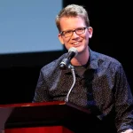 AI στο YouTube: Ο Hank Green μειώνει τα βίντεό του